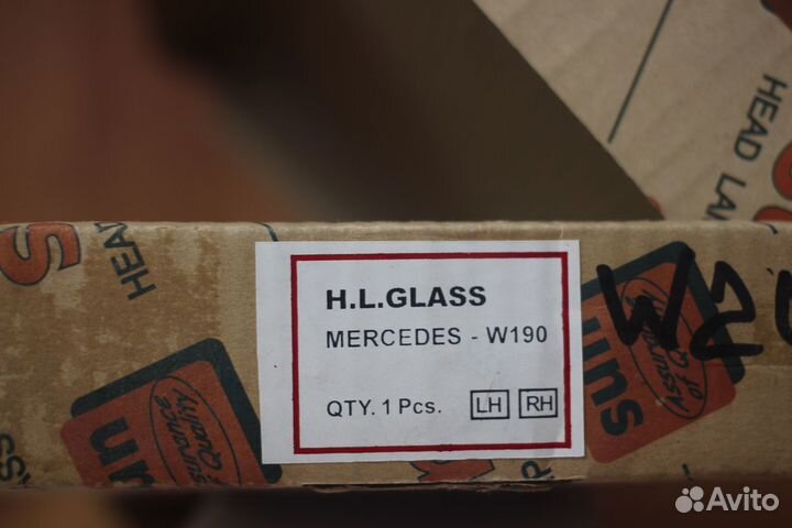 Стекло левой фары без рамки Mercedes W201