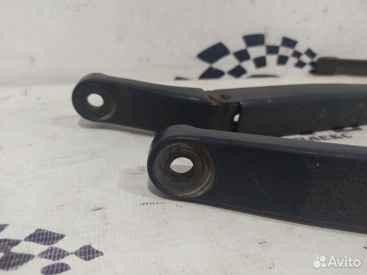 Держатель щетки стеклоочистителя передний Honda