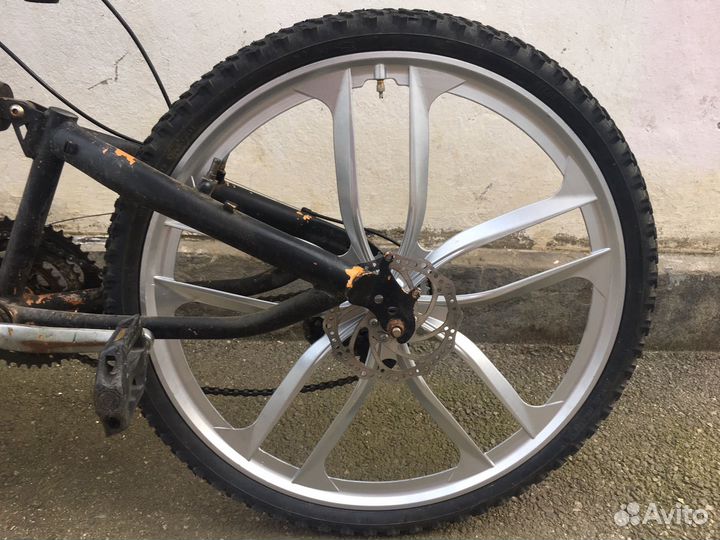 Велосипед с литыми дисками