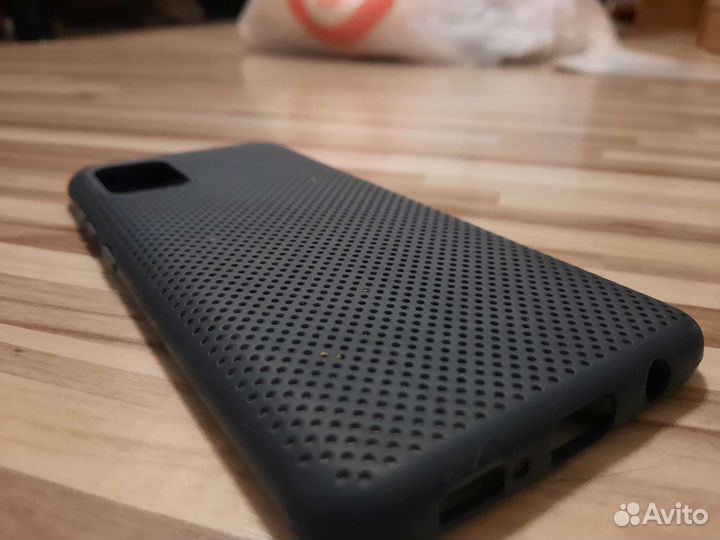 Чехол на телефон