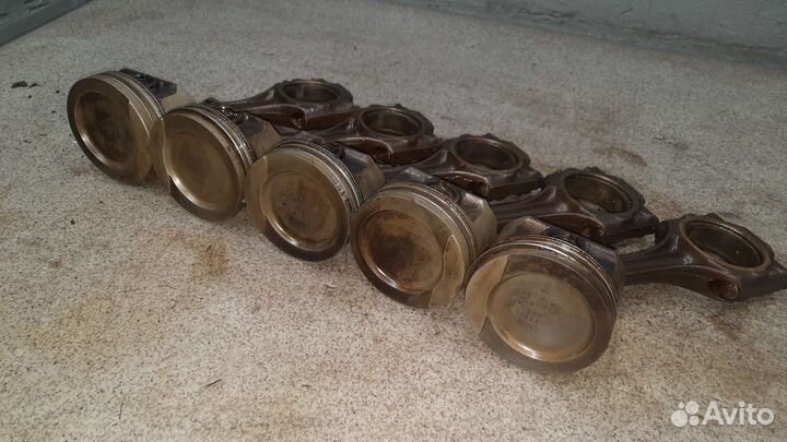 Поршень с шатуном Audi 100 C4 2.3 AAR