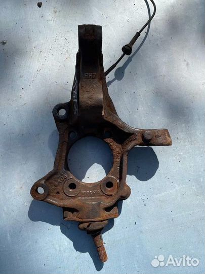 Кулак поворотный передний правый 31200316