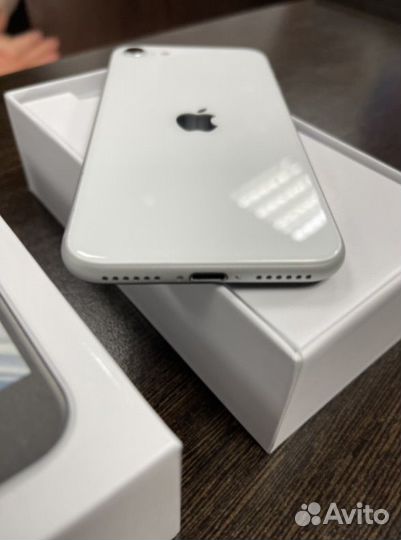 iPhone SE (2020), 128 ГБ