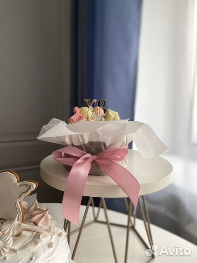 Кулич с шоколадным ганашом и клюквой