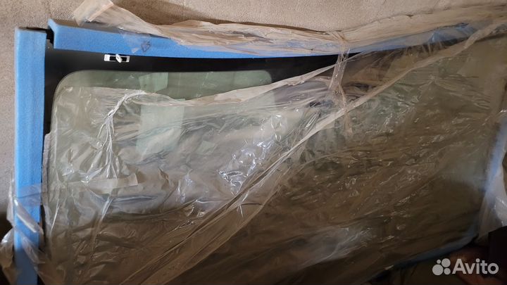 Продам лобовое стекло