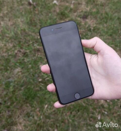 Телефон iPhone 7