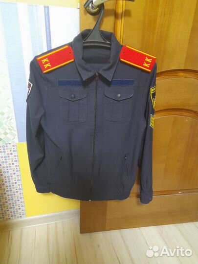 Кителя со штанами кадетские