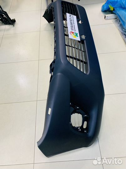 Бампер передний Toyota Hilux 15-20 год