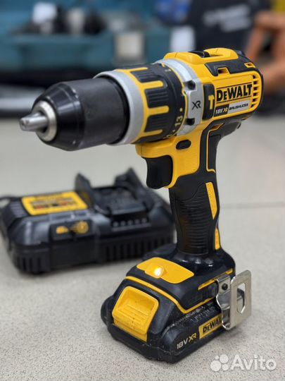 Шуруповерт DeWalt DCD795