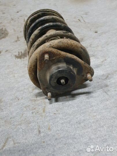 Стойка подвески передняя правая Mitsubishi