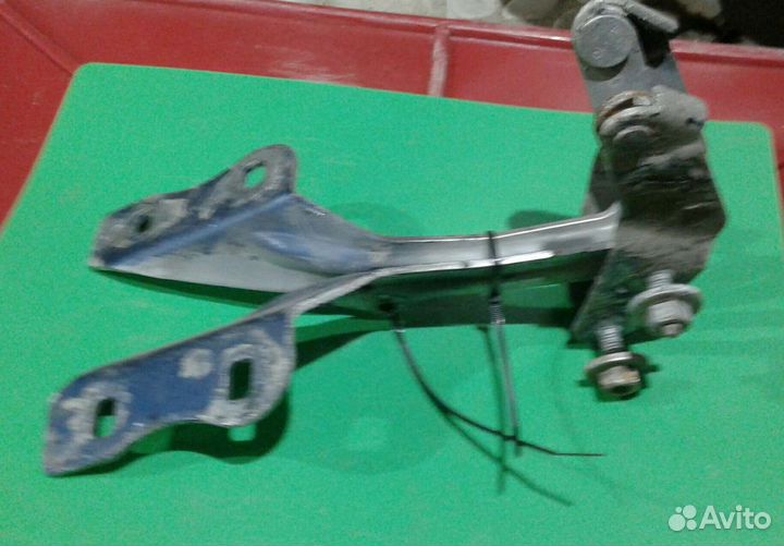 Ford Focus 2 петли капота