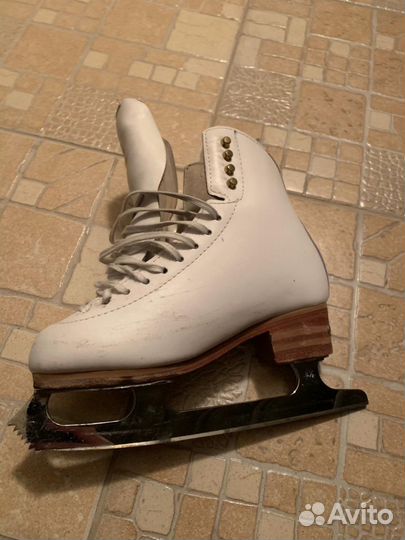 Фигурные коньки jackson