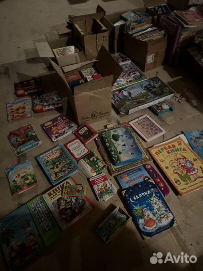 Книги детские и игры разные