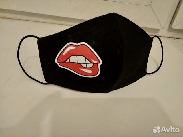 Маска многоразовая с принтом «губки»