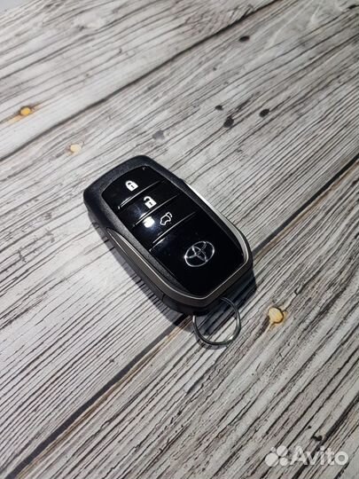 Ключ Toyota Land Cruiser 200