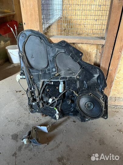 Внутренняя часть двери Mazda 3 2005г