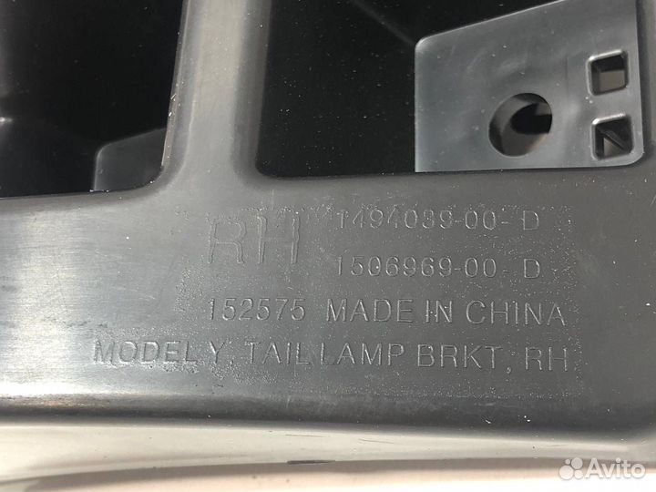 Кронштейн крепления бампера заднего правый Tesla