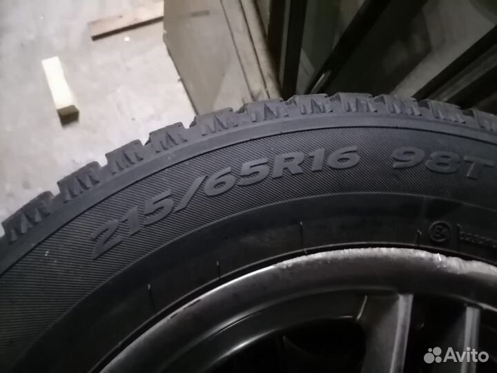 Hankook Winter I'Pike 215/65 R16 98T