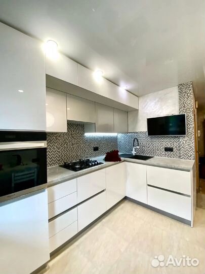 Кухня на заказ под потолок в Челябинске