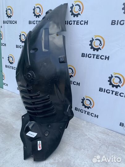 Подкрылок передний Mercedes W212 A2126900130