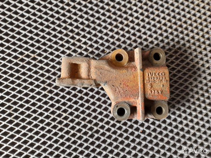 8138233 Кронштейн двигателя задний правый