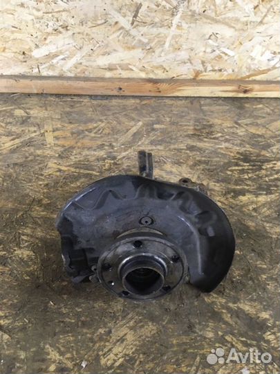 Поворотный кулак правый Volkswagen Polo