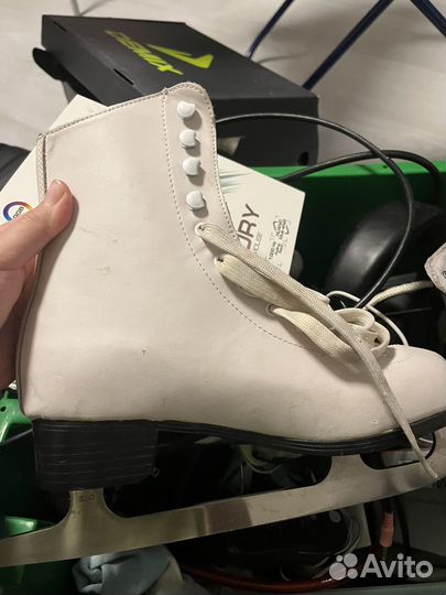 Коньки фигурные женские