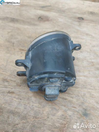 Фара противотуманная левая Toyota Prius 3 ZVW30