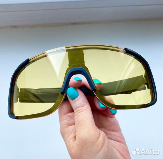 Спортивные очки с жёлтыми линзами