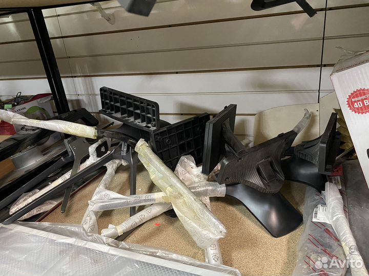 Фирменная подставка под телевизор