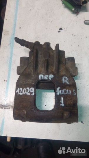 Суппорт передний правый Ford Focus 1