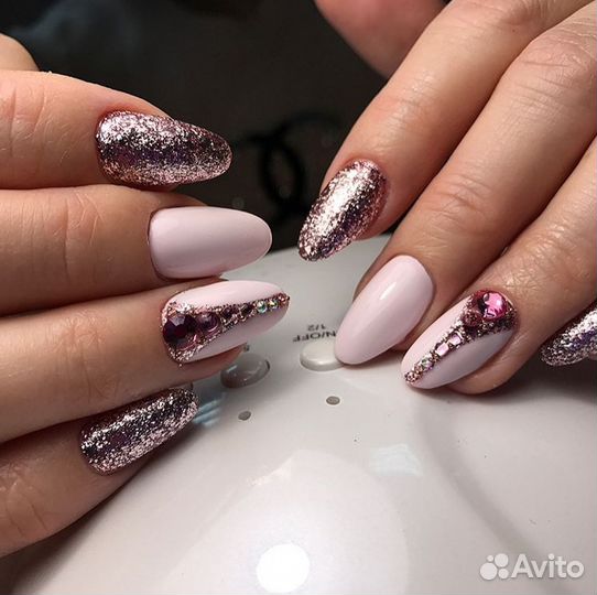 Покрытие ногтя стразами