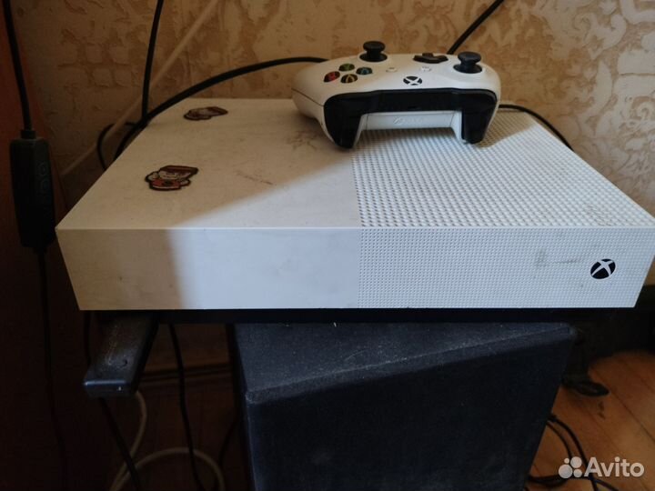 Xbox One s 1tb с играми