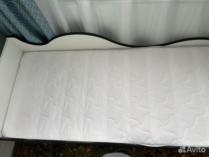 Кровать с матрасом новая
