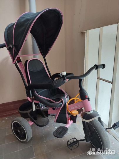 Трехколесный велосипед с родительской ручкой