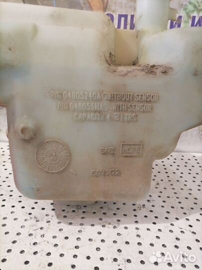 Бачок омывателя Dodge Stratus