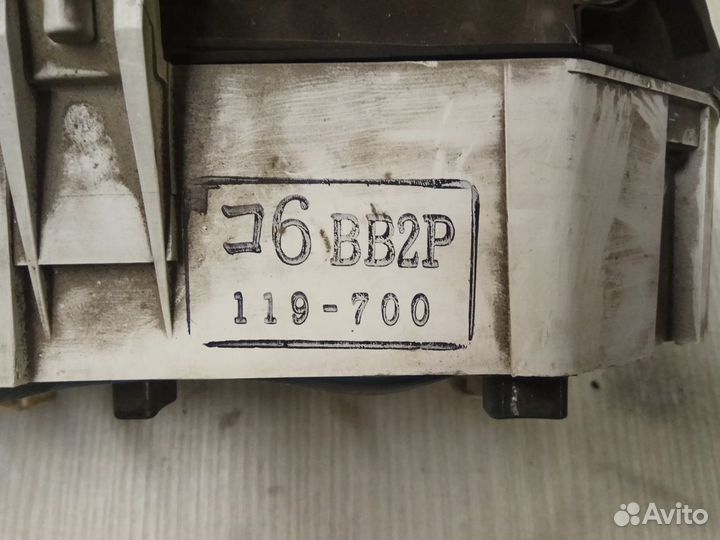 Панель приборов Mazda 323 щиток приборов