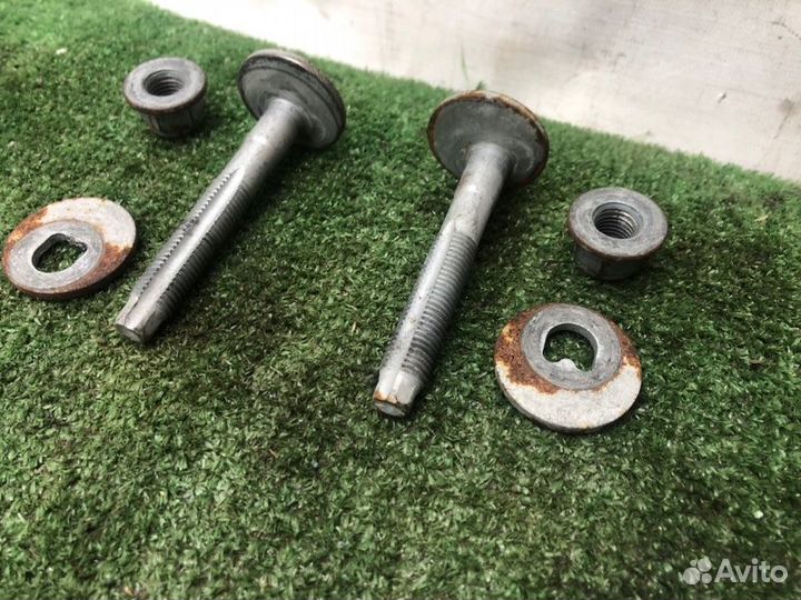 Болт развальный задний Volkswagen Passat B6 BZB