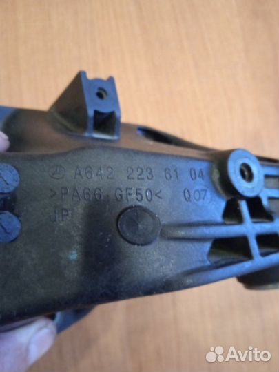 Кронштейн опоры двигателя передний левый Mercedes