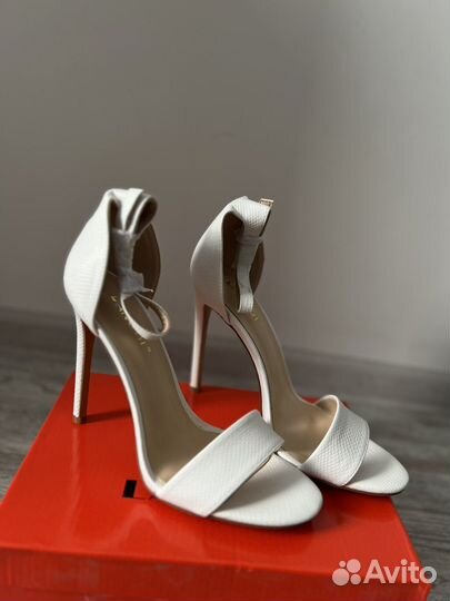 Босоножки женские 40 размер новые