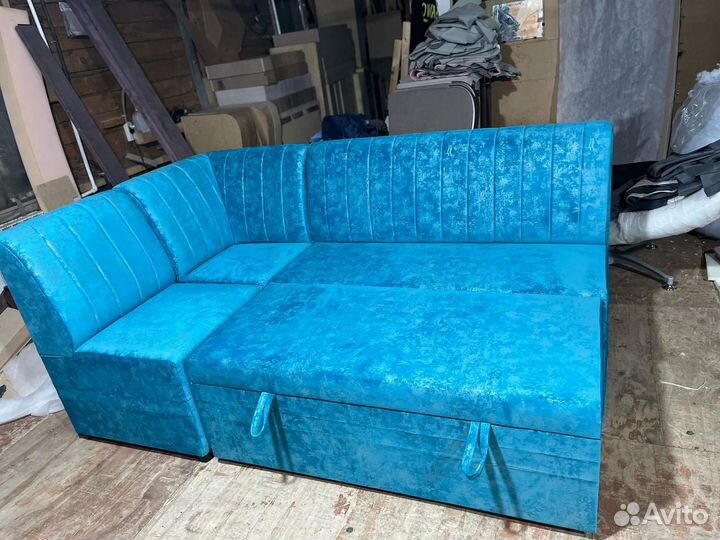 Диван угловои кухонныи