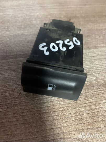 Кнопка лючка бензобака Octavia (A4 1U)