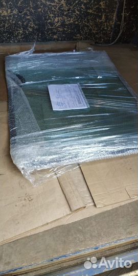 Стекло боковое правое Hitachi zx225uslc-3