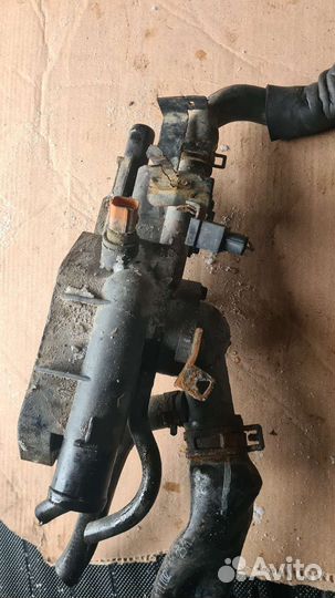 Корпус термостата kia Sorento 2 xm 2.4 л