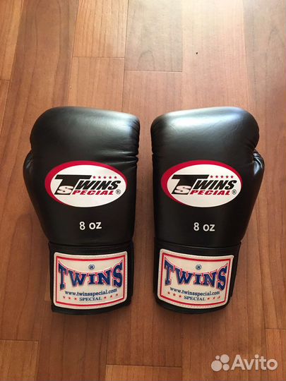 Боксерские перчатки twins special 8oz и бинты