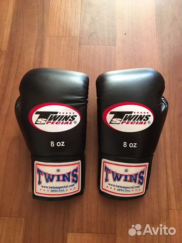Боксерские перчатки twins special 8oz и бинты