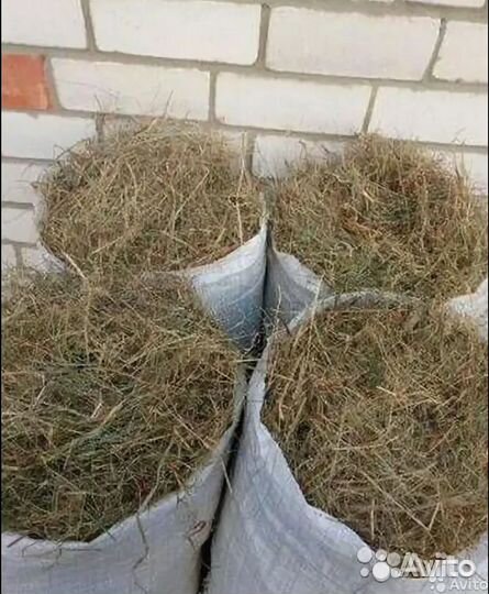 Солома сено в мешках