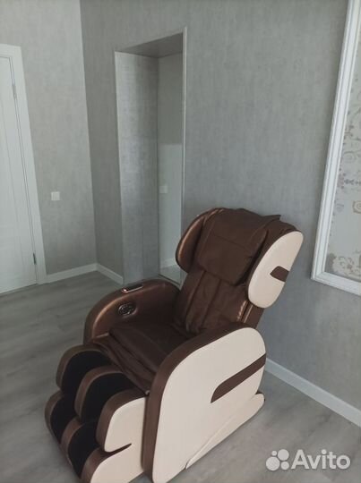 Массажное кресло booker