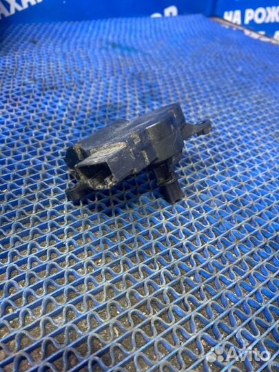 Моторчик заслонок отопителя Opel Astra H седан