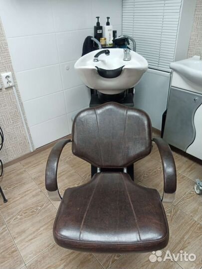 Мойка с креслом для парикмахерской